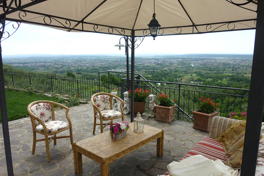 Agriturismo Campo Fiorito - Terrazza Panoramica con Gazebo - Agriturismo Campo Fiorito - Via Dei Rocchi 190, 51015 - Monsummano Terme (PT) - Toscana - Italia